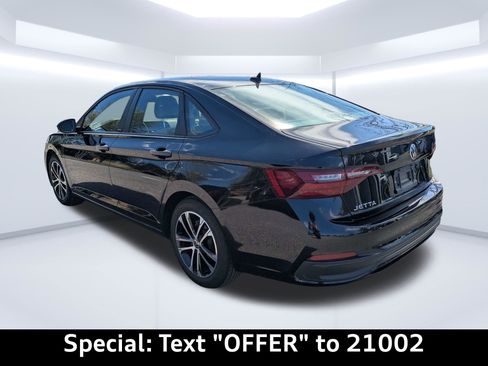 Used 2024 Volkswagen Jetta Sport image 5