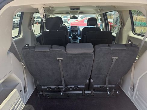 Used 2019 Dodge Grand Caravan SE FWD image 23