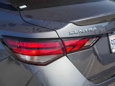 Used 2020 Nissan Sentra SR w/ Premium Package FWD image 9