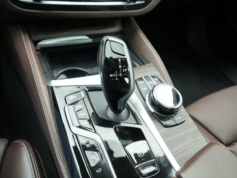 Used 2021 BMW 530e xDrive w/ Executive Package image 38