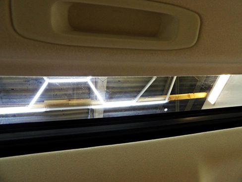 Used 2013 Lexus ES 300h w/ Luxury Pkg FWD image 19