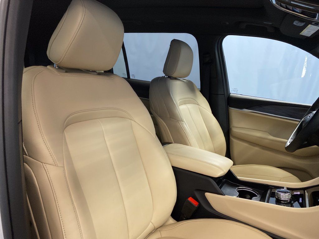 Certified 2025 Jeep Grand Cherokee L Limited w/ Black Appearance Package AWD/4WD image 44