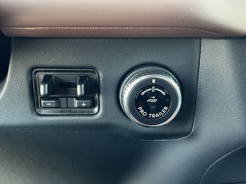 New 2025 Lincoln Navigator L Reserve image 21