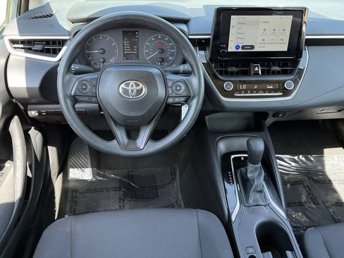 Used 2025 Toyota Corolla LE FWD image 10