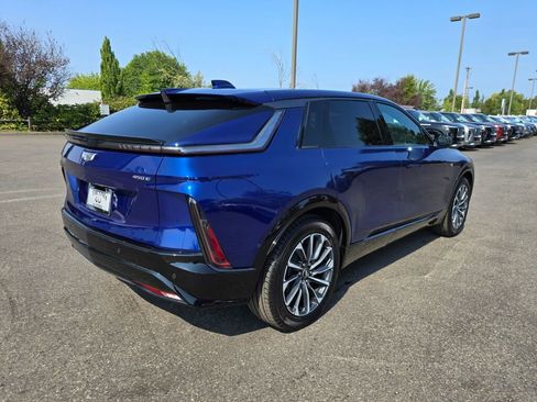 Used 2024 Cadillac Lyriq Sport image 7