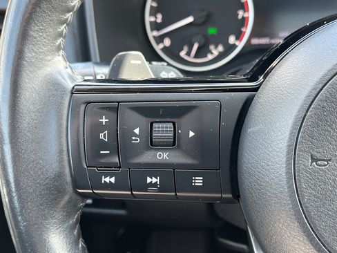 Used 2021 Nissan Rogue SV w/ Premium Package image 16