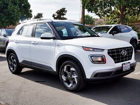 Certified 2026 Hyundai Venue SEL FWD image 6