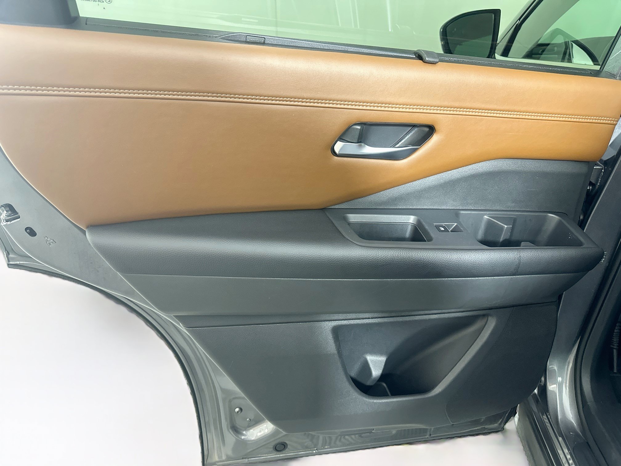 Used 2022 Nissan Pathfinder Platinum w/ Cargo Package FWD image 27