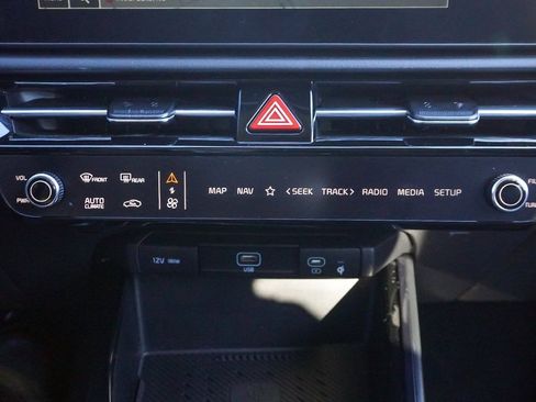 Used 2025 Kia Niro EX w/ EX Cold Weather Package image 56