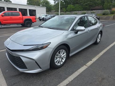 Used 2025 Toyota Camry LE FWD image 3