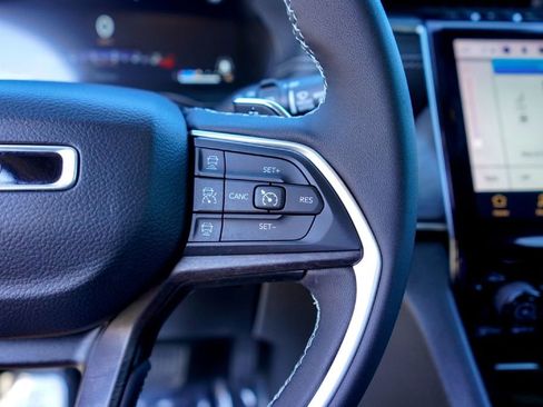 Used 2023 Jeep Grand Cherokee L Limited image 11