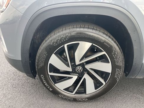 Used 2025 Volkswagen Atlas SEL AWD/4WD image 16