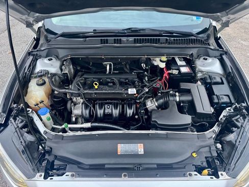 Used 2017 Ford Fusion SE image 16