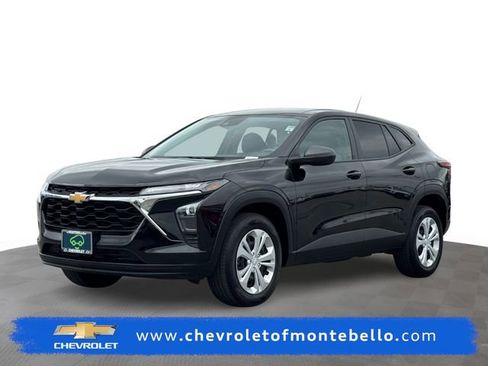Certified 2025 Chevrolet Trax LS FWD image 1