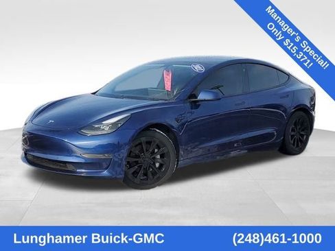 Used 2021 Tesla Model 3 Standard Range Plus image 1