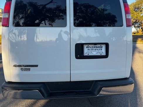 Used 2020 Chevrolet Express 3500 LT w/ LT Preferred Equipment Group image 4