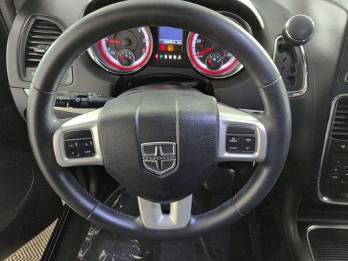 Used 2014 Dodge Grand Caravan R/T image 17