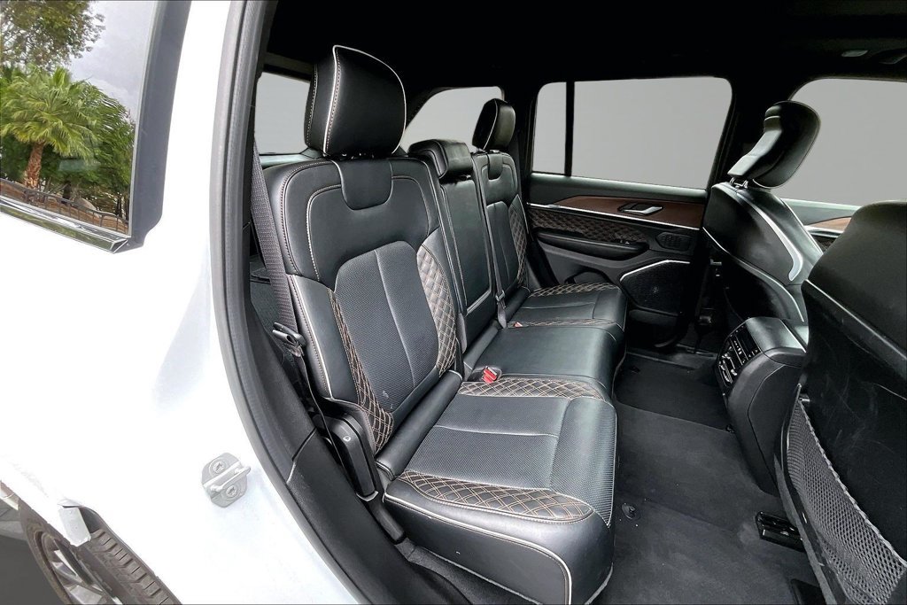 Certified 2025 Jeep Grand Cherokee Summit w/ Obsidian Package AWD/4WD image 17