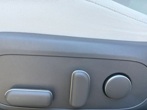 Certified 2024 Hyundai Kona SEL AWD/4WD image 17