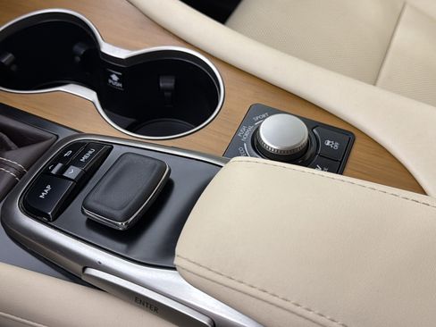 Used 2019 Lexus RX 450h AWD w/ Navigation Package image 20