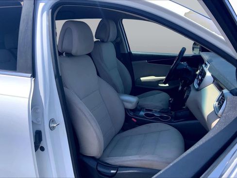 Used 2016 Kia Sorento FWD w/ LX Convenience Package image 9