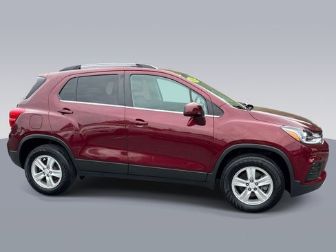 Used 2017 Chevrolet Trax LT AWD/4WD image 2