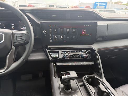 Used 2025 GMC Sierra 1500 AT4 w/ AT4 Premium Package AWD/4WD image 31