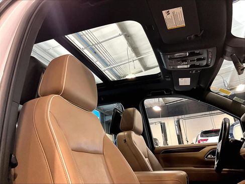 Used 2023 Chevrolet Tahoe Premier w/ Advanced Technology Package AWD/4WD image 23