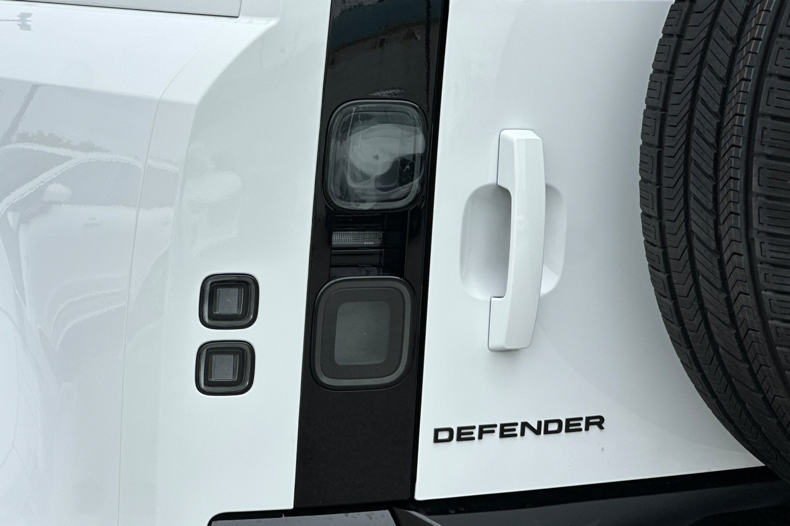 New 2026 Land Rover Defender 110 X-Dynamic SE AWD/4WD image 27