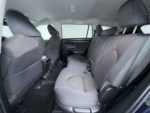 Used 2023 Toyota Highlander LE FWD image 13