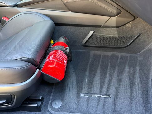 Used 2025 Porsche 911 Carrera GTS image 31