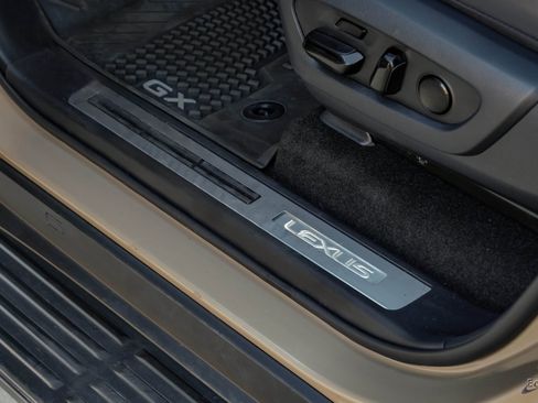 Used 2025 Lexus GX 550 w/ Accessory Package (CT) image 45