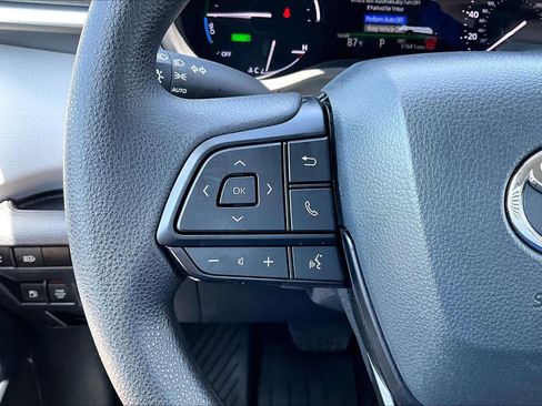 Used 2025 Toyota Sienna LE FWD image 23