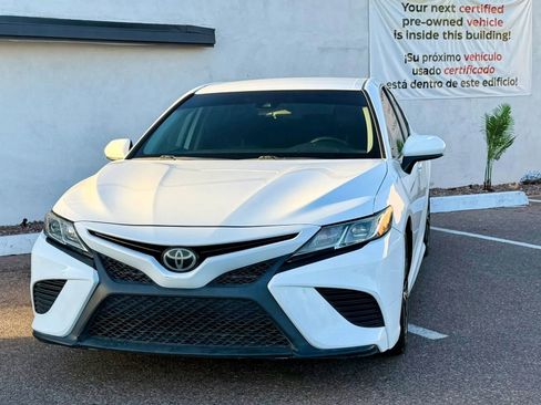 Used 2020 Toyota Camry SE FWD image 2