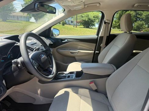 Used 2018 Ford Escape SE w/ Ford Safe & Smart Package FWD image 6