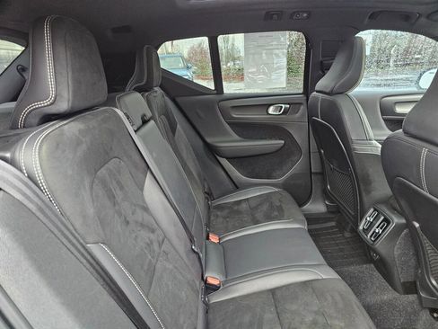 Used 2020 Volvo XC40 T5 R-Design image 15