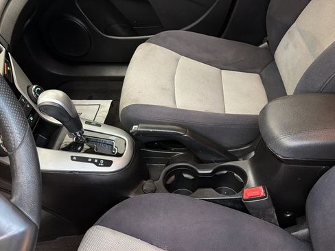 Used 2012 Chevrolet Cruze LS FWD image 25