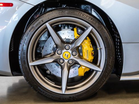Used 2018 Ferrari 488 Spider RWD image 18