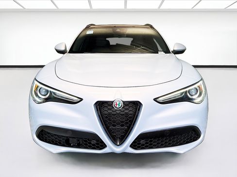 Used 2023 Alfa Romeo Stelvio Sprint AWD/4WD image 2