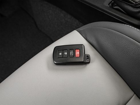 Used 2015 Toyota RAV4 Limited FWD image 41