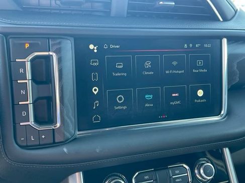 Used 2024 GMC Yukon Denali w/ Advanced Technology Package AWD/4WD image 25