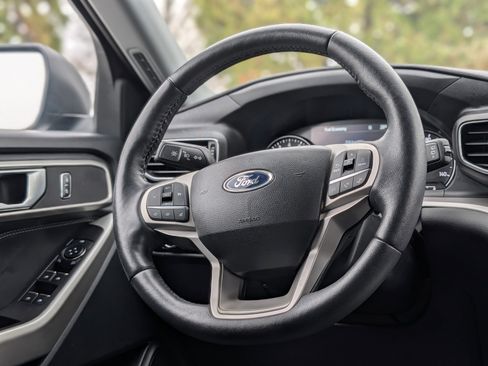 Used 2023 Ford Explorer XLT w/ Equipment Group 202A image 14