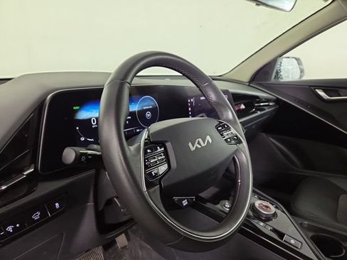 Certified 2024 Kia Niro Wind FWD image 13