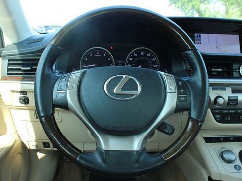Used 2013 Lexus ES 350 w/ Luxury Pkg FWD image 24