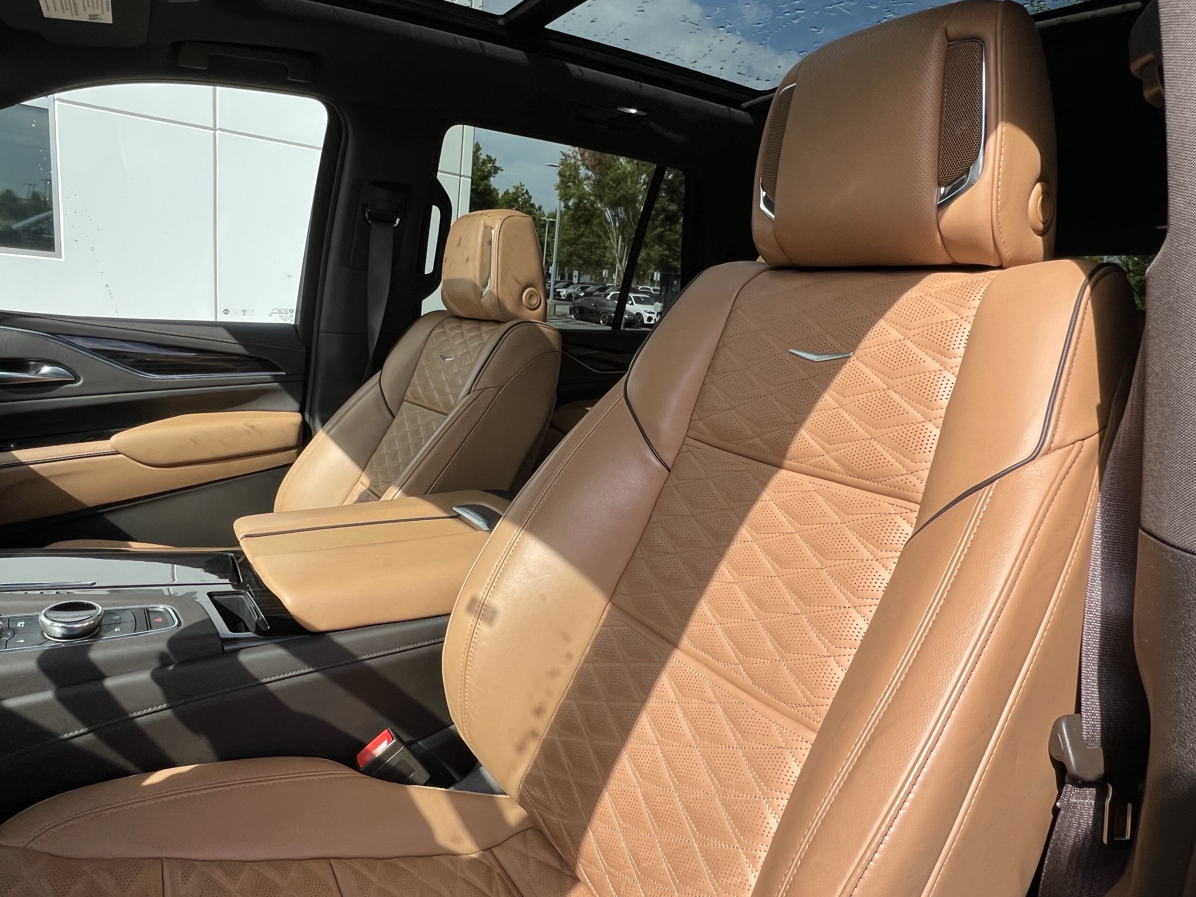 Used 2023 Cadillac Escalade Premium Luxury w/ LPO, Illumination Package AWD/4WD image 16