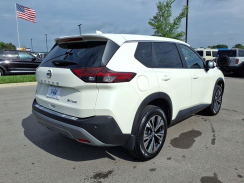 Used 2023 Nissan Rogue SV AWD/4WD image 3