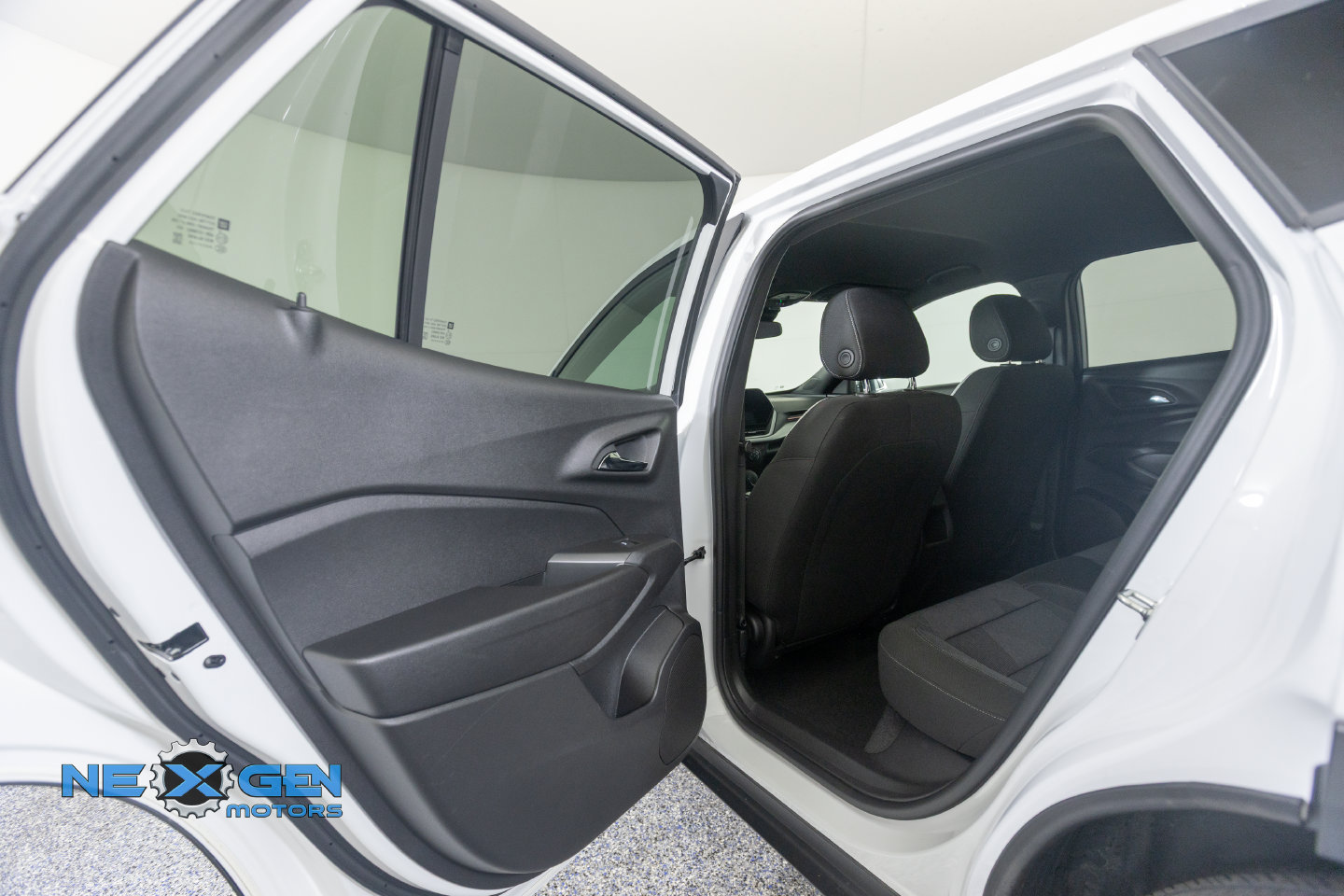 Used 2025 Chevrolet Trax RS w/ Driver Confidence Package FWD image 28