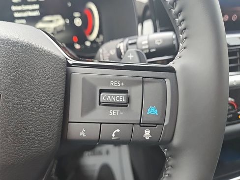 New 2026 Nissan Pathfinder Platinum image 17