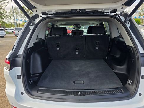 Used 2023 Jeep Grand Cherokee Laredo w/ Luxury Tech Group I image 23