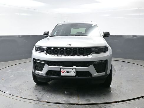New 2026 Jeep Grand Cherokee Limited w/ Limited Altitude Package AWD/4WD image 4